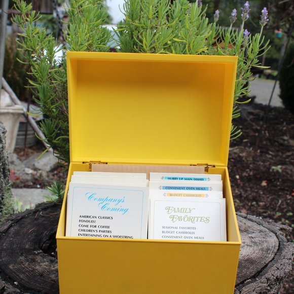 Vintage Betty Crocker Recipe Box • 1971 • 243 Cards • Retro Kitchen Collectible - Picture 5 of 13